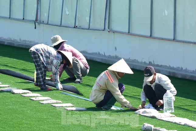 Sân Hòa Xuân “lên đời” thành sân đẹp nhất nước trước ngày đón dàn sao MU ảnh 1