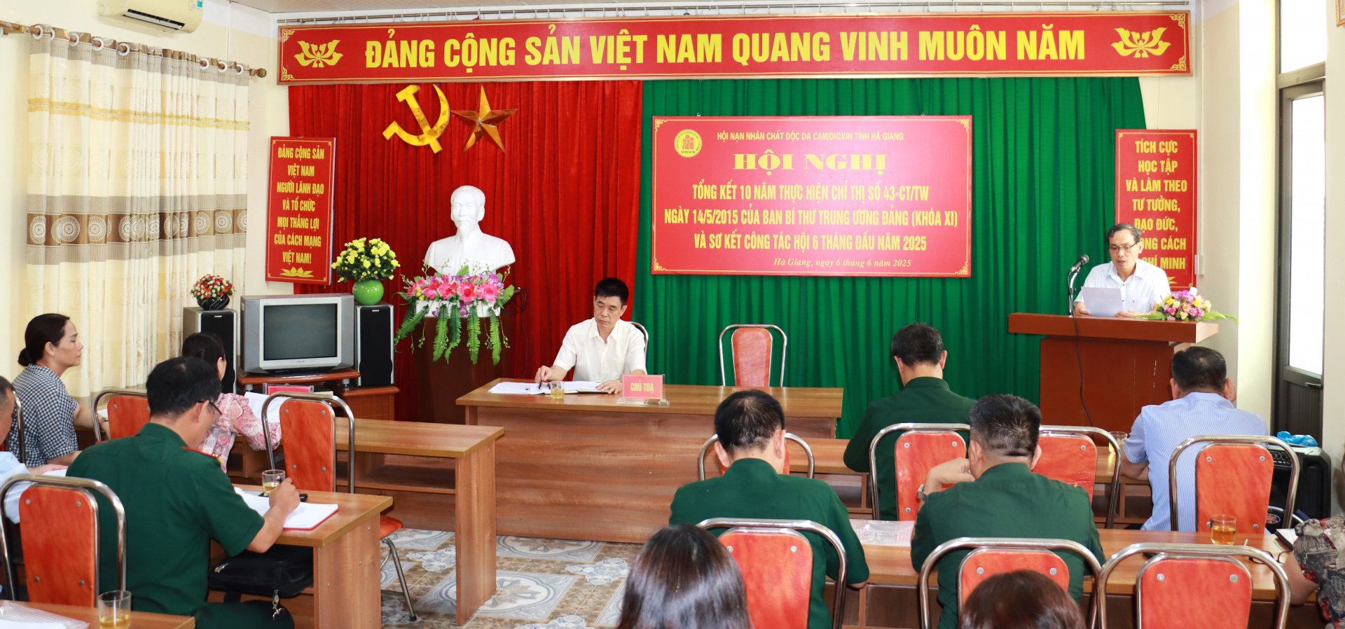 Toàn cảnh hội nghị.