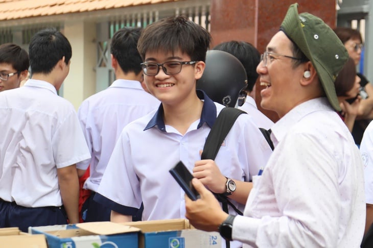 lớp 10 - Ảnh 5.