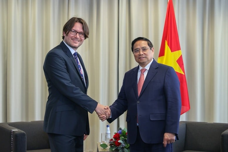 Thủ tướng Phạm Minh Chính tiếp ông Jevgeni Kabanov, Chủ tịch phụ trách về chính sách công toàn cầu của Tập đoàn Bolt - Ảnh: VGP/Nhật Bắc