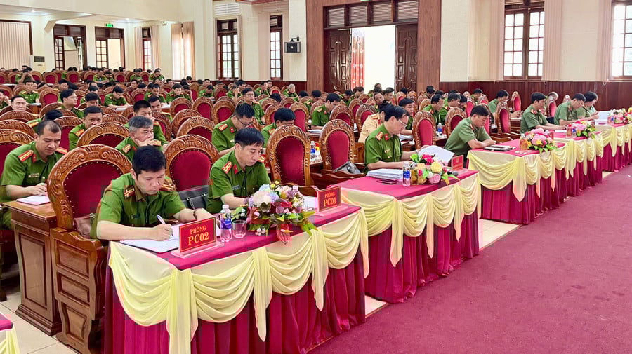 toan-canh-hoi-nghi.jpg
