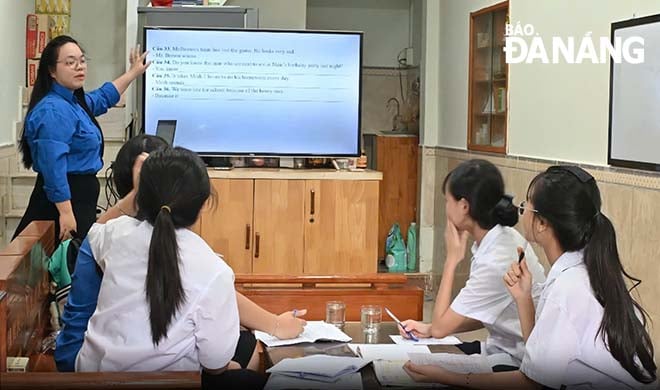 Nguyễn Minh Xuân Thảo mở lớp học 0 đồng dành cho các em học sinh có hoàn cảnh khó khăn. Ảnh: H.V