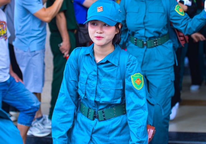Thiếu uý hoãn cưới và nụ cười tỏa nắng của những nữ chiến sĩ từ Nam ra Hà Nội- Ảnh 10.