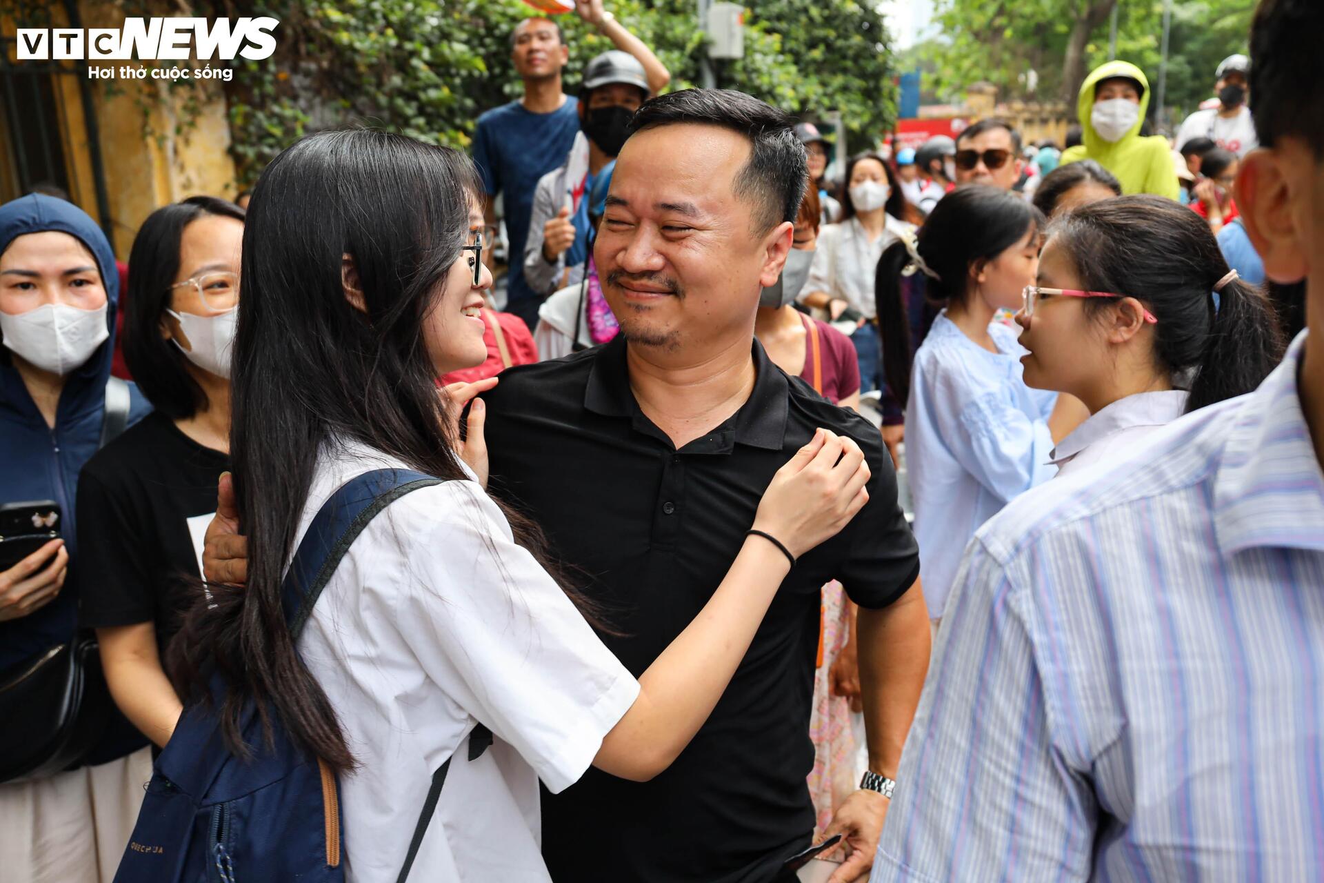 'បុកសញ្ញាសម្គាល់' បេក្ខជនសរសេរ 8 ទំព័រជាប់គ្នា កាន់ 8 ពិន្ទុក្នុងដៃ - 8