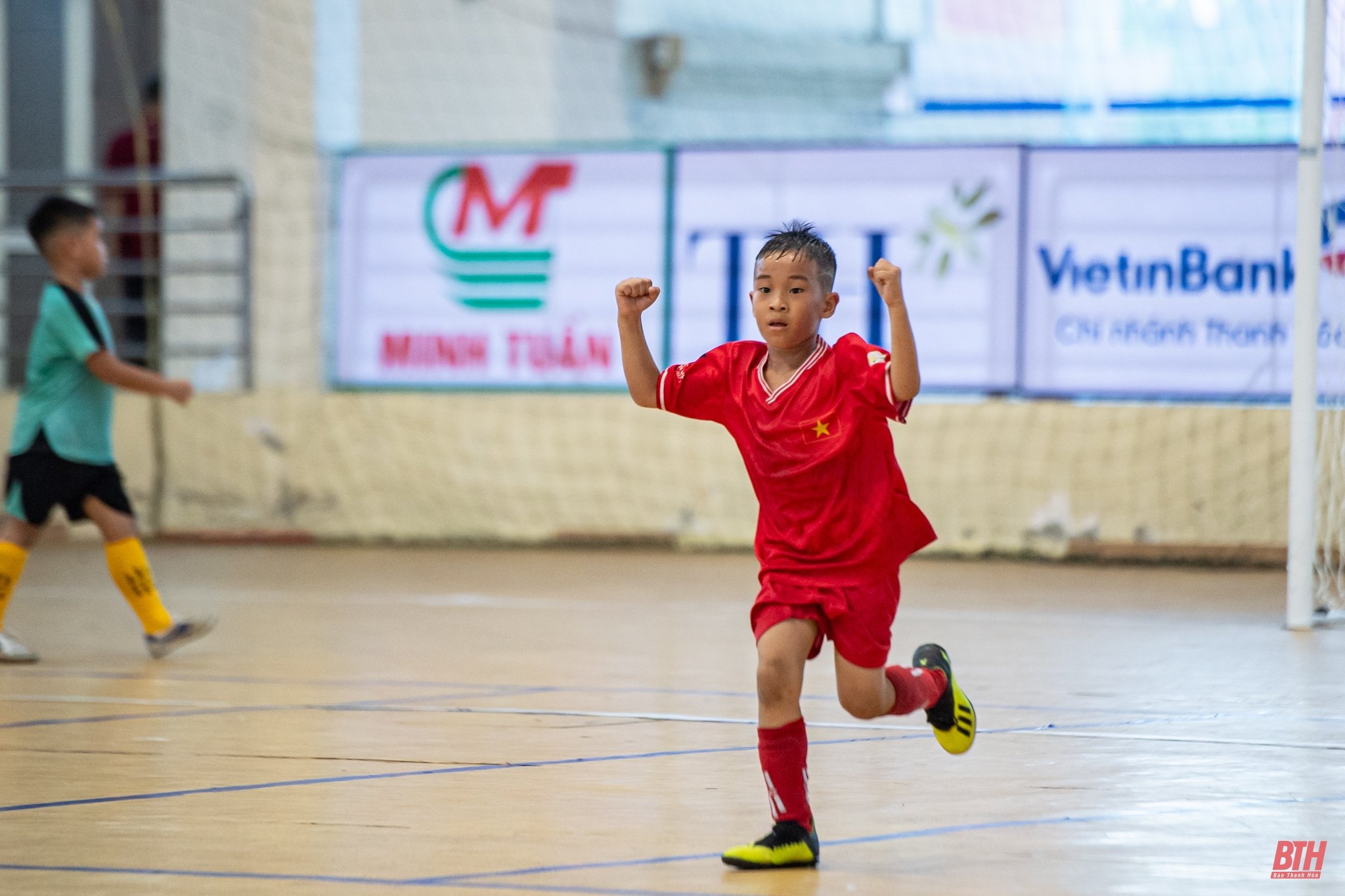 សេណារីយ៉ូ​មិន​គួរ​ឱ្យ​ជឿ​ក្នុង​ការ​ប្រកួត​នៅ​រសៀល​ថ្ងៃ​ទី​៧ មិថុនា កាសែត Thanh Hoa ប្រកួត​បាល់ទាត់​កុមារ​ឆ្នាំ​២០២៥