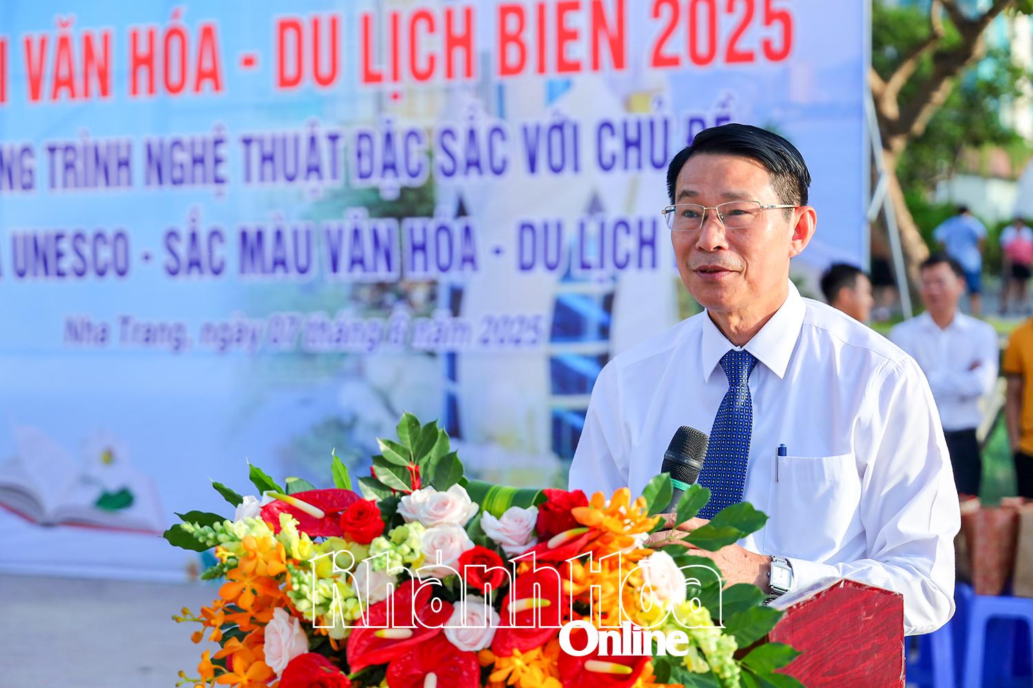 El Sr. Dinh Van Thieu habló en la actuación.