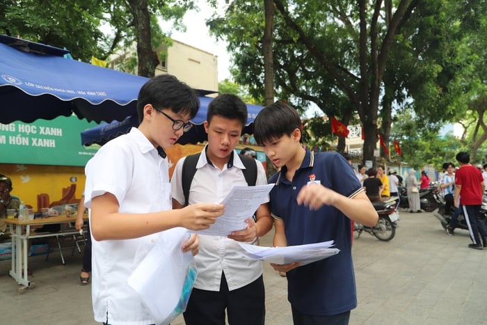 Thi Ngoại ngữ vào lớp 10 Hà Nội: Nhiều thí sinh tự tin đạt điểm 9,10- Ảnh 3.