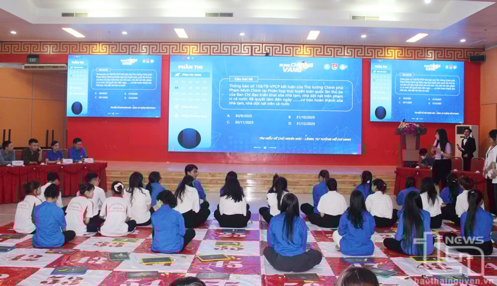 Các thí sinh dự thi.