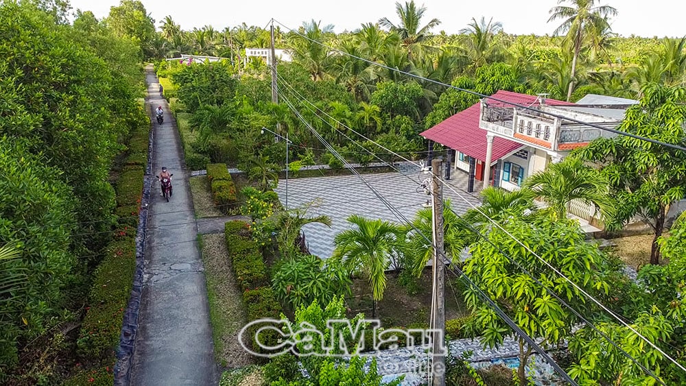 Diện mạo nông thôn huyện Phú Tân ngày càng khang trang.