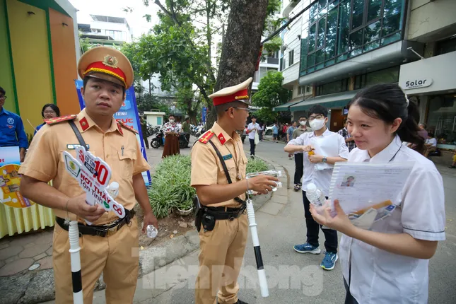 'សុភមង្គល' របស់ Giang Nam កំពុងប្រឡងអក្សរសិល្ប៍៖ ចម្លើយដែលបានណែនាំសម្រាប់សំណួរទី 9