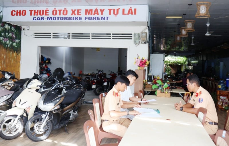 Các cơ sở cho thuê xe tự lái tại Phú Quốc ký cam kết đối với hoạt động cho người nước ngoài thuê xe -0