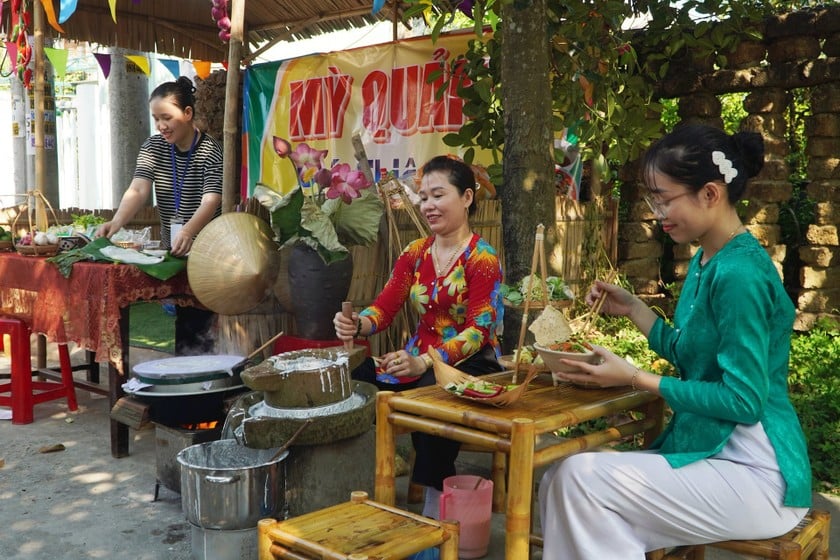Festival Mỳ Quảng 2025 quy tụ gần 20 nghệ nhân nấu mỳ tham gia trình diễn và phục vụ người dân.