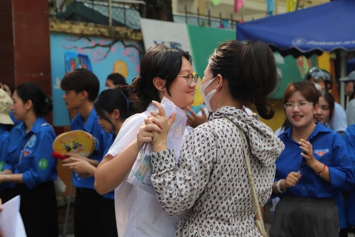 Thi Ngoại ngữ vào lớp 10 Hà Nội: Nhiều thí sinh tự tin đạt điểm 9,10- Ảnh 2.