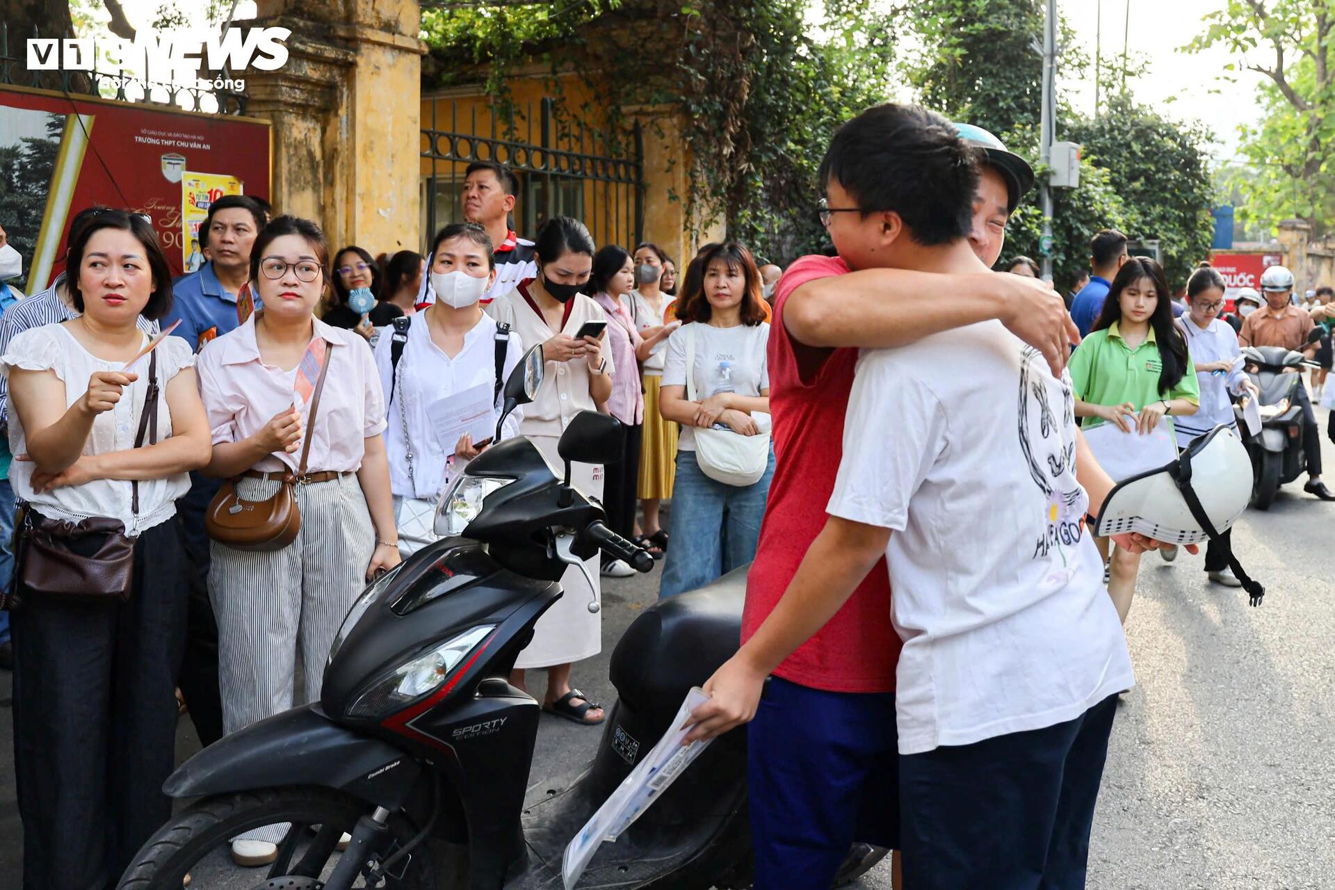 1.400 ngày đồng hành ôn luyện, ba mẹ mong con thi cử nhẹ nhàng, không áp lực - 14
