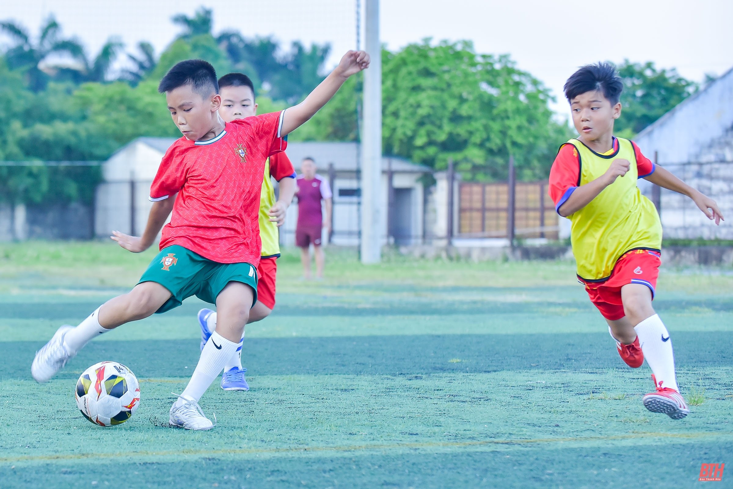 សេណារីយ៉ូ​មិន​គួរ​ឱ្យ​ជឿ​ក្នុង​ការ​ប្រកួត​នៅ​រសៀល​ថ្ងៃ​ទី​៧ មិថុនា កាសែត Thanh Hoa ប្រកួត​បាល់ទាត់​កុមារ​ឆ្នាំ​២០២៥