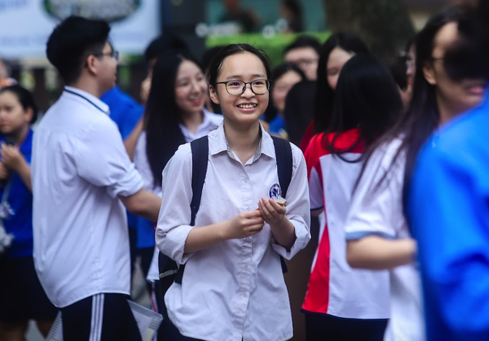 Thi lớp 10 Hà Nội: Đề văn vừa sức, thí sinh không khó đạt điểm cao- Ảnh 4.