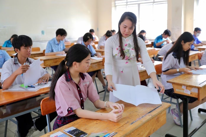 Ngữ văn và tiếng Anh "dễ thở", thí sinh lo toán khó  - Ảnh 2.