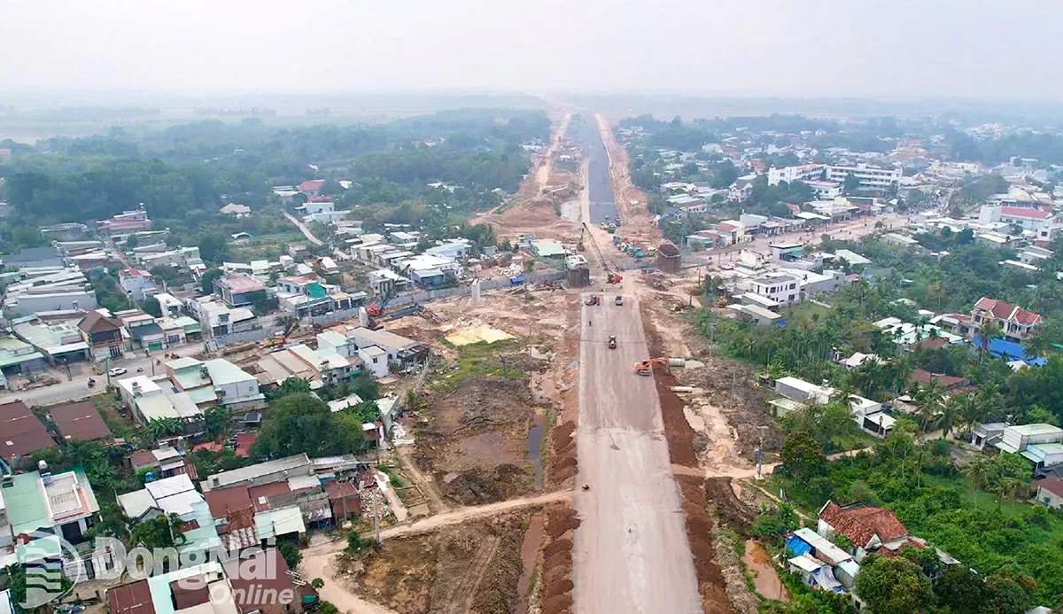Thi công Dự án Thành phần 3, Dự án Đường vành đai 3 - Thành phố Hồ Chí Minh. Ảnh:P.Tùng