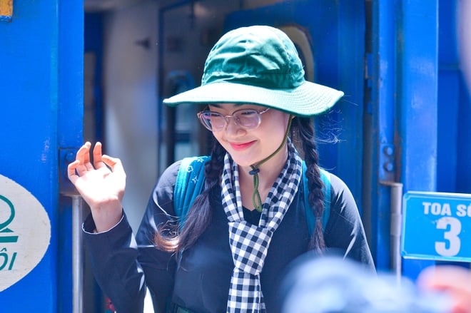Thiếu uý hoãn cưới và nụ cười tỏa nắng của những nữ chiến sĩ từ Nam ra Hà Nội- Ảnh 5.