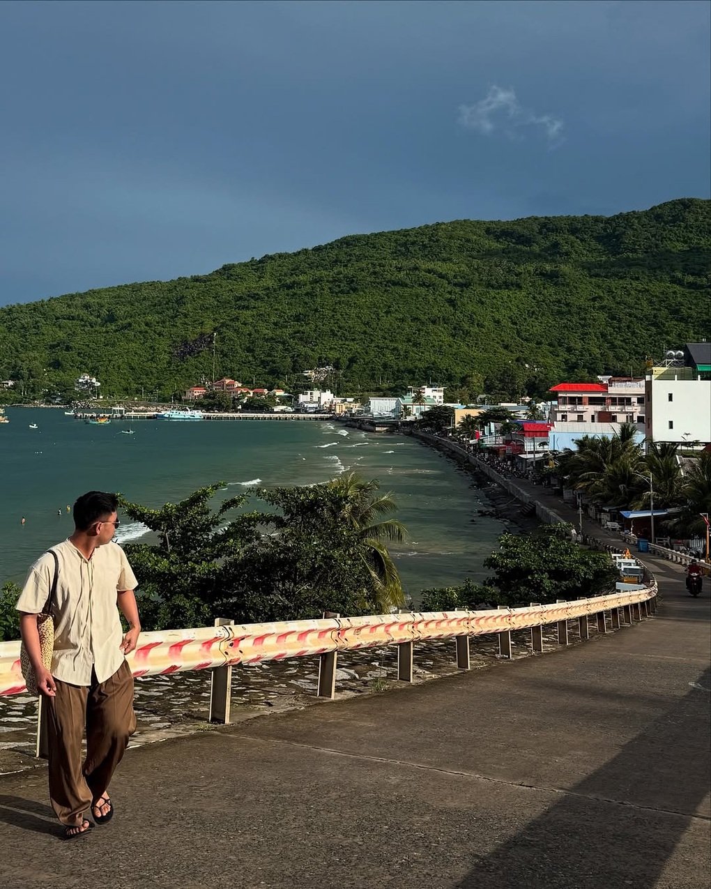 Con đường ven đảo ở Việt Nam đẹp như Bali gây sốt mạng trong 11 giây - 2