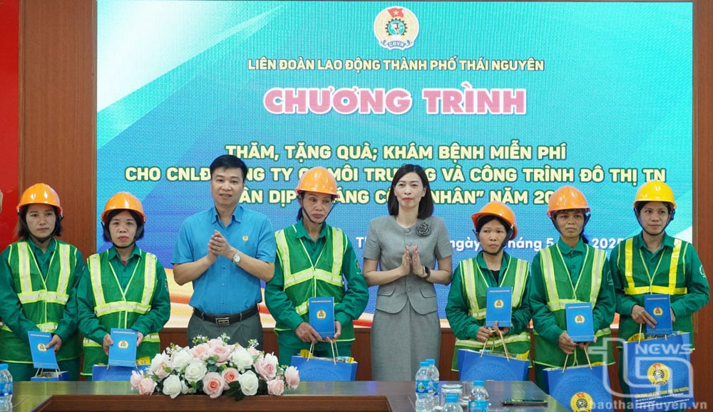 นอกจากจะจัดให้มีการตรวจสุขภาพฟรีแล้ว บริษัท Thai Nguyen Urban Environment and Construction Joint Stock Company ยังได้มอบของขวัญให้กับคนทำงานที่อยู่ในสถานการณ์ที่ยากลำบากในช่วงเดือนแรงงานอีกด้วย