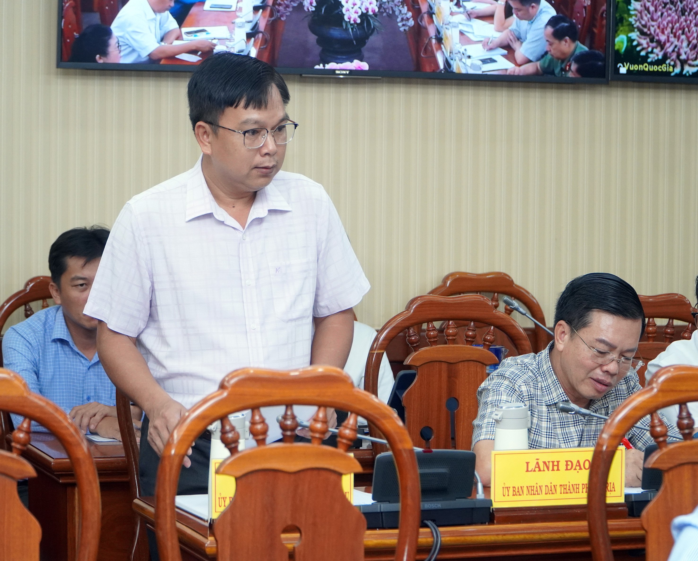 លោក Nguyen Phuc Hoang ប្រធានគណៈកម្មាធិការប្រជាជនទីក្រុង Vung Tau បានរាយការណ៍អំពីវឌ្ឍនភាពនៃការបញ្ចេញទុនវិនិយោគសាធារណៈក្នុងស្រុក។
