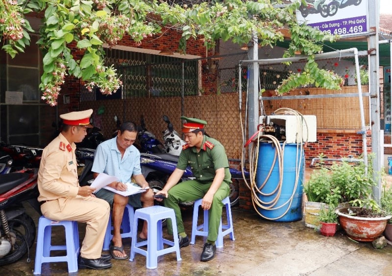 Các cơ sở cho thuê xe tự lái tại Phú Quốc ký cam kết đối với hoạt động cho người nước ngoài thuê xe -0