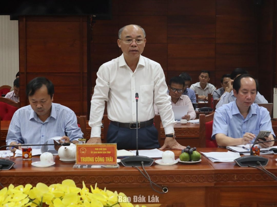 Der stellvertretende Vorsitzende des Volkskomitees der Provinz, Truong Cong Thai, dankte der Arbeitsdelegation für ihre Arbeitssitzung mit dem Volkskomitee der Provinz Dak Lak.
