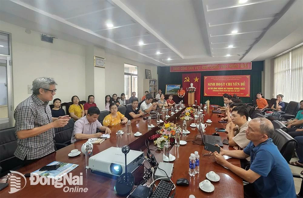 Giám đốc Sở Khoa học và công nghệ Tạ Quang Trường chia sẻ tại buổi sinh hoạt chuyên đề. Ảnh: Hải Quân