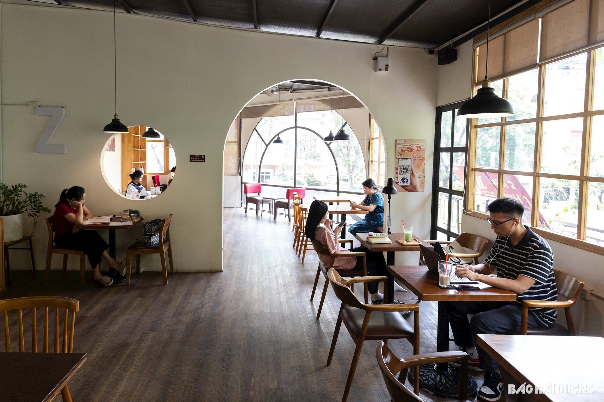 z-cafe-luong-the-vinh.jpg