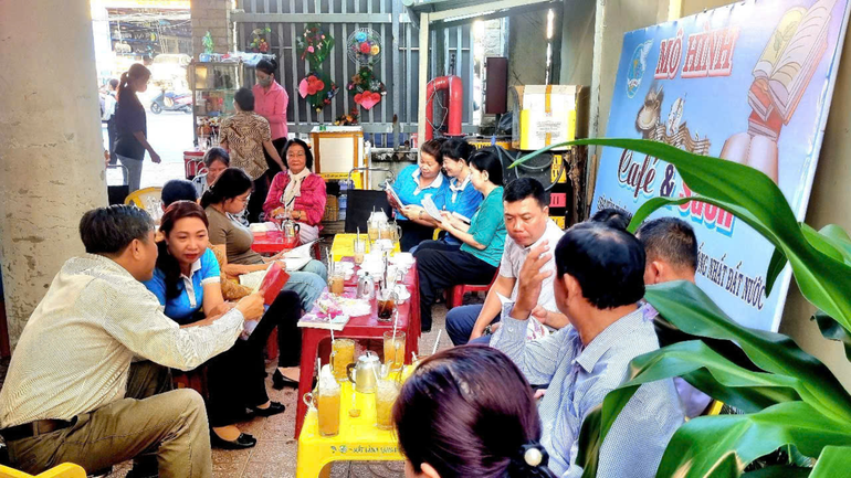 mot-goc-ca-phe-va-sach-tai-trung-tam-van-hoa-the-thao-phuong-thoi-binh.png