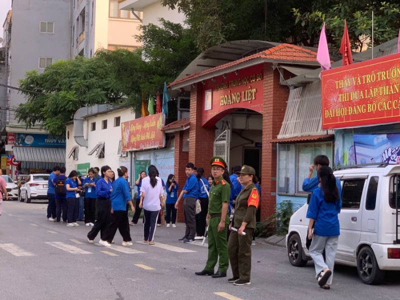 Plus de 102 000 étudiants de Hanoi commencent à passer l'examen d'entrée en 10e année -0
