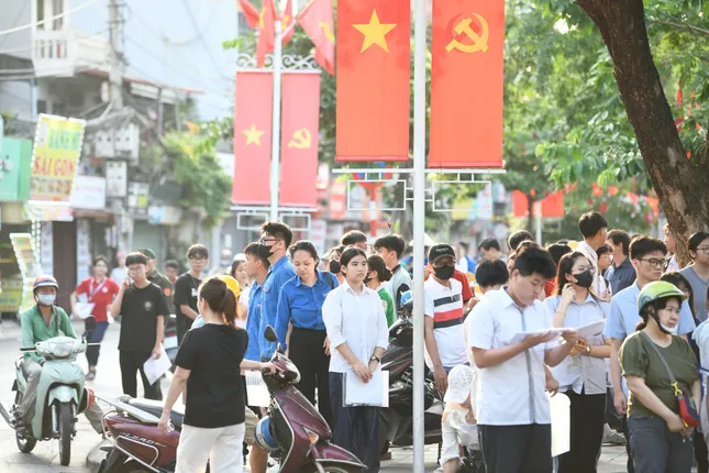 ผู้สมัครฮานอยเกือบ 103,000 คนเข้าสอบวรรณคดีชั้นมัธยมศึกษาปีที่ 10: คำถามทดสอบที่อัปเดต คำถามที่แก้แล้ว ภาพที่ 4