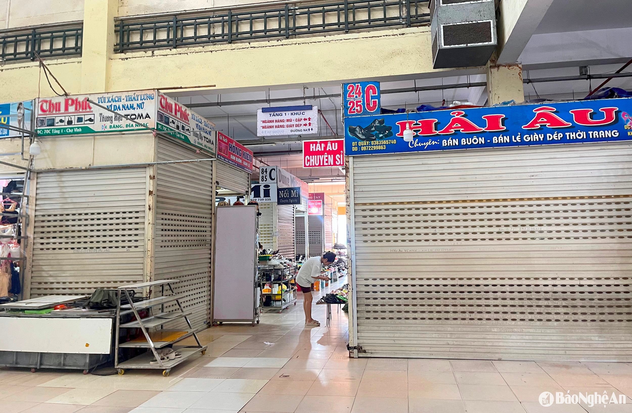Một số ki ốt vẫn đóng cửa do kinh doanh không khả quan trước đó ảnh Quang An