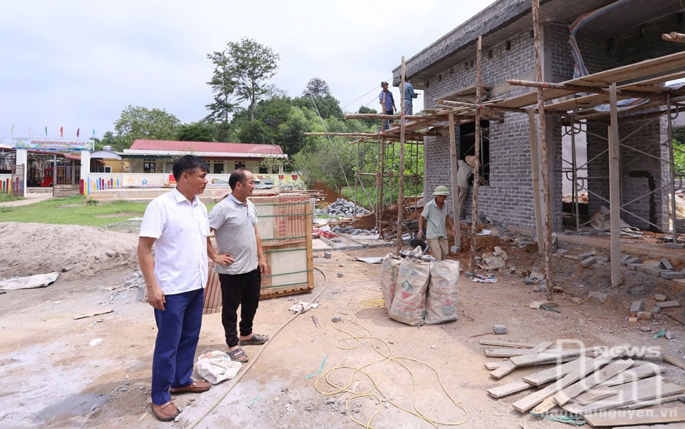 ផ្ទះវប្បធម៌ភូមិ Dong Tam (ឃុំ Dong Dat, Phu Luong) កំពុងត្រូវបានសាងសង់ឡើងពីដើមទុនពីកម្មវិធីគោលដៅជាតិ ស្តីពីការអភិវឌ្ឍន៍សេដ្ឋកិច្ចសង្គមនៅតំបន់ជនជាតិភាគតិច និងតំបន់ភ្នំសម្រាប់រយៈពេល ២០២១-២០៣០។