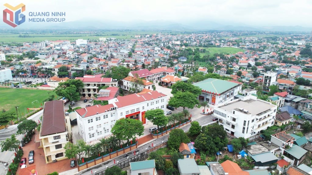 Hình ảnh Đông Triều đổi thay hôm nay với nhiều tuyến đường rộng mở, khu dân cư khang trang, đời sống nhân dân ngày càng nâng cao; các lĩnh vực kinh tế, văn hóa, giáo dục, y tế đều có bước phát triển vượt bậc, phản ánh diện mạo một đô thị năng động, hiện đại nhưng vẫn giữ gìn bản sắc truyền thống của vùng đất giàu truyền thống cách mạng và văn hóa.