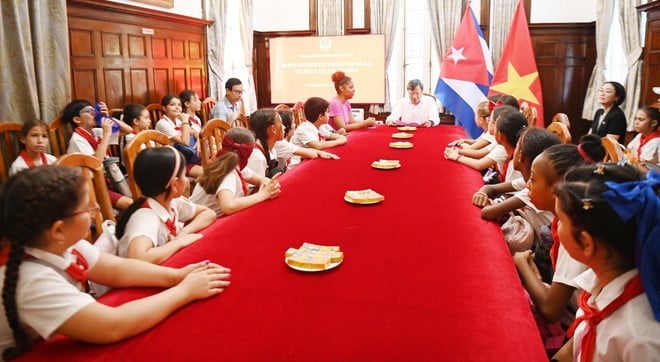 hoc-sinh-cuba-lich-su-van-hoa-viet-nam-1-437.jpg