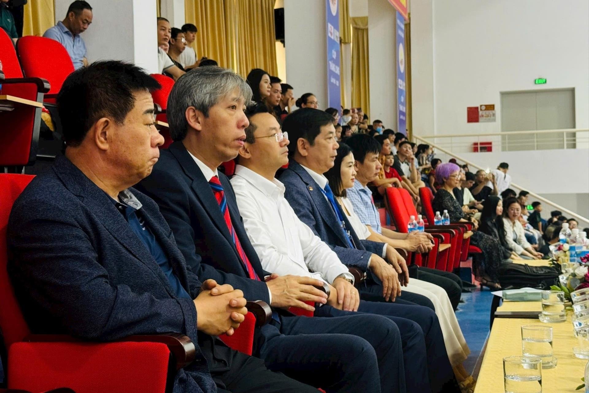 1-cac-dai-bieu.jpg