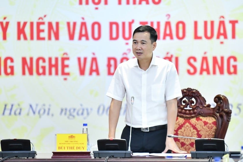 Thứ trưởng Bộ Khoa học và Công nghệ Bùi Thế Duy trả lời, làm rõ một số nội dung đại biểu quan tâm về Dự thảo Luật KH,CN&amp;ĐMST (Ảnh: MOST)