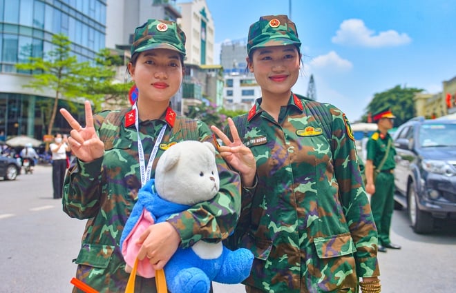 Thiếu uý hoãn cưới và nụ cười tỏa nắng của những nữ chiến sĩ từ Nam ra Hà Nội- Ảnh 9.