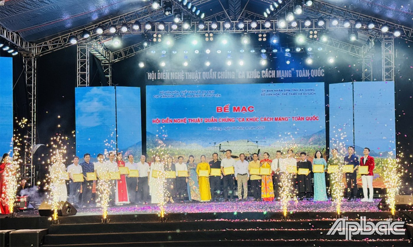Trao giải các tiết mục xuất sắc