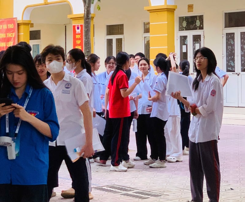 Plus de 102 000 étudiants de Hanoi commencent à passer l'examen d'entrée en 10e année -0