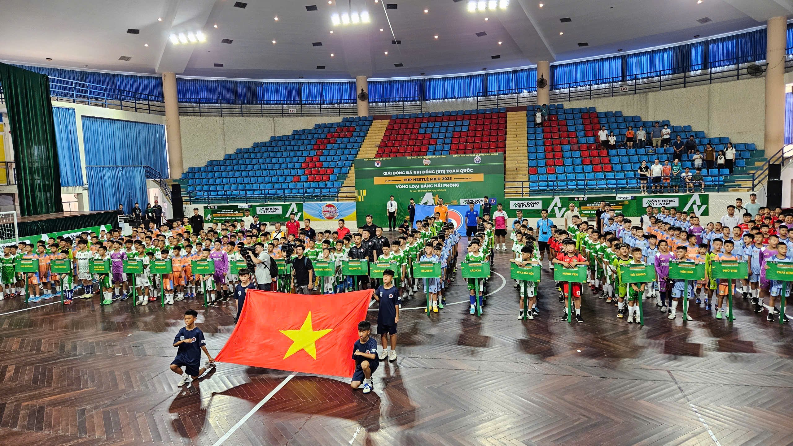 Hơn 400 cầu thủ nhí tranh tài tại giải bóng đá nhi đồng toàn quốc- Ảnh 1.
