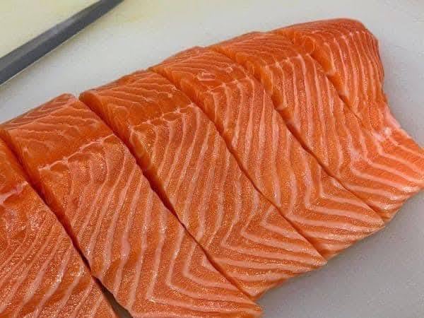 Thực phẩm dễ tìm và dễ chế biến giúp tăng cường thị lực, bảo vệ mắt trong mùa thi cho trẻ - Ảnh 2.