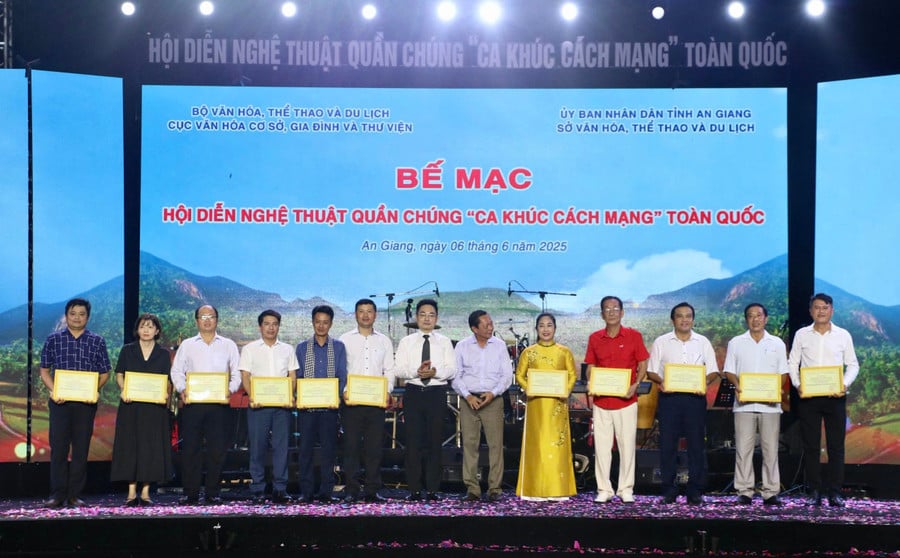 5830b96aacaf18f141be-2.jpg
