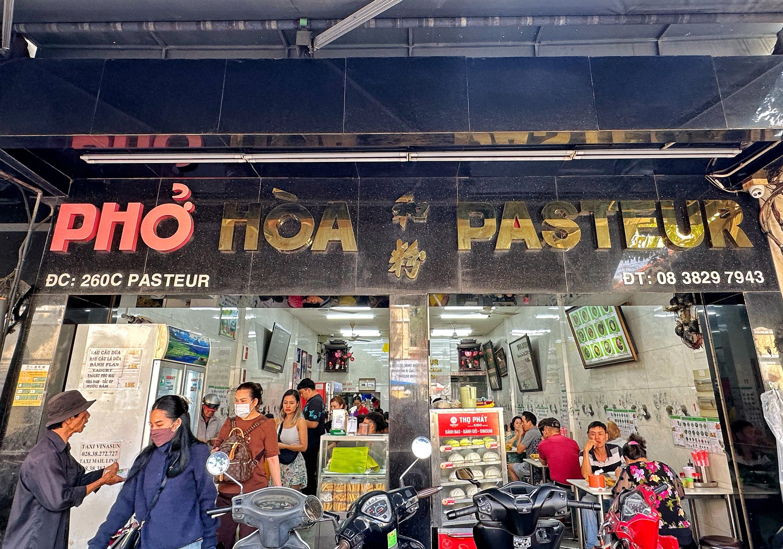 Phở Hòa Pasteur vắng mặt trong Michelin Guide 2025: Quán nổi tiếng giờ ra sao? - Ảnh 6.