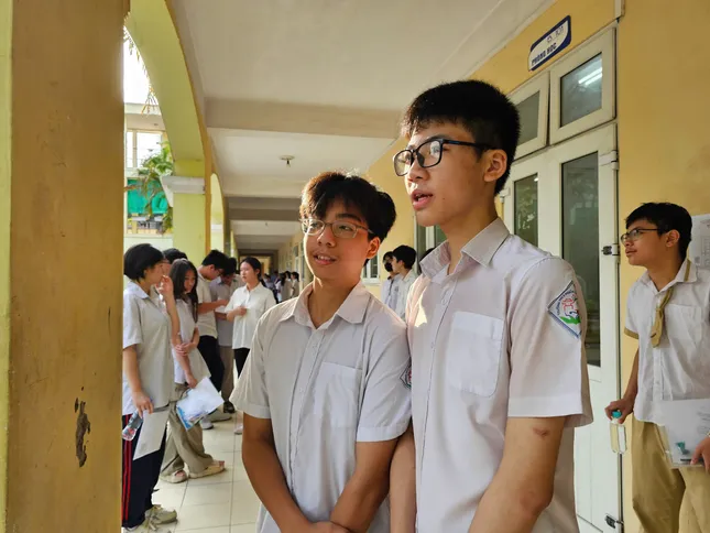 ผู้สมัครเกือบ 103,000 คนในฮานอยเข้าสอบวรรณคดีชั้นมัธยมศึกษาปีที่ 10: อัปเดตคำถามสอบและวิธีแก้ไขรูปถ่าย 7