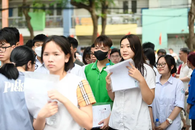 ผู้สมัครฮานอยเกือบ 103,000 คนเข้าสอบวรรณคดีชั้นม.4: อัปเดตคำถามสอบและวิธีแก้ไขรูปภาพสำหรับชั้นม.5