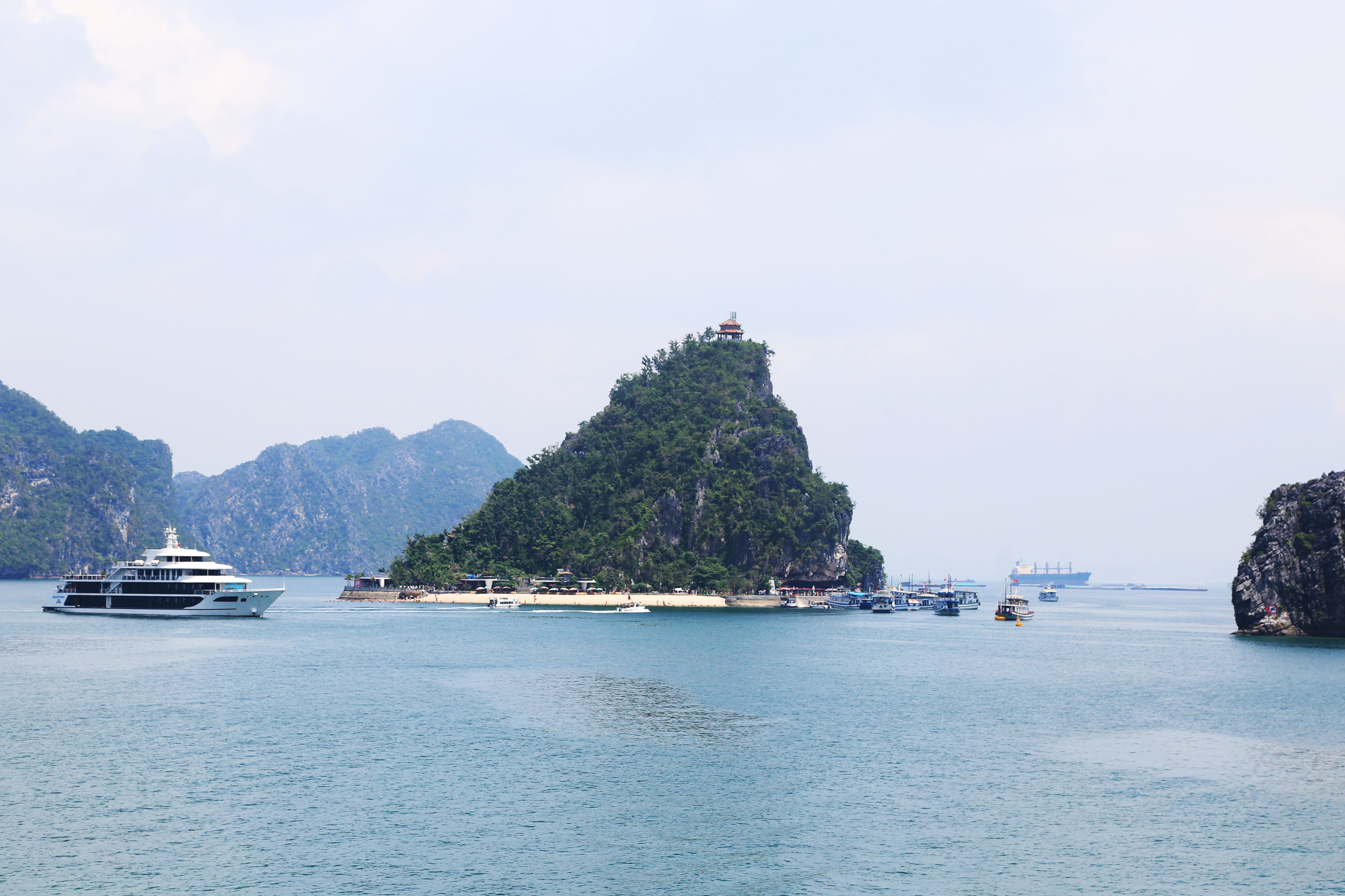 Du lịch Quảng Ninh phải phá thế lý kinh doanh một mùa  - Ảnh 1.