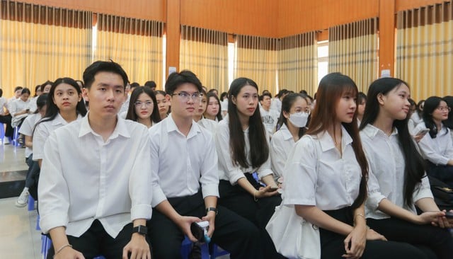 ChatGPT có làm giảm tư duy sáng tạo của sinh viên trong học tập không? - Ảnh 1.